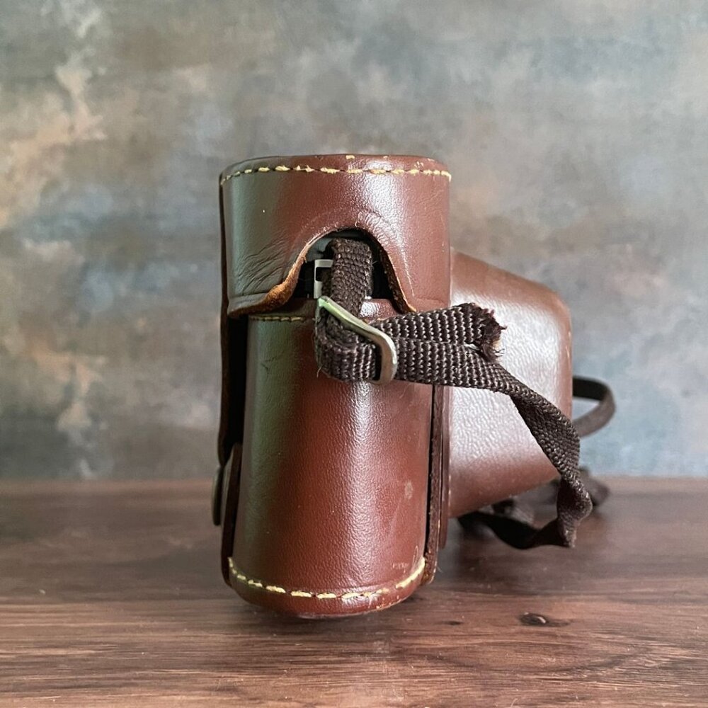 Vintage Kodak Pony 135 Camera with Leather Case (1950's) - Picture 16 of 16